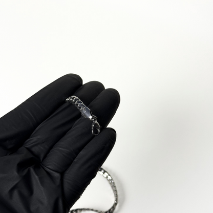 Round Stainless Steal Necklace With Free Delivery