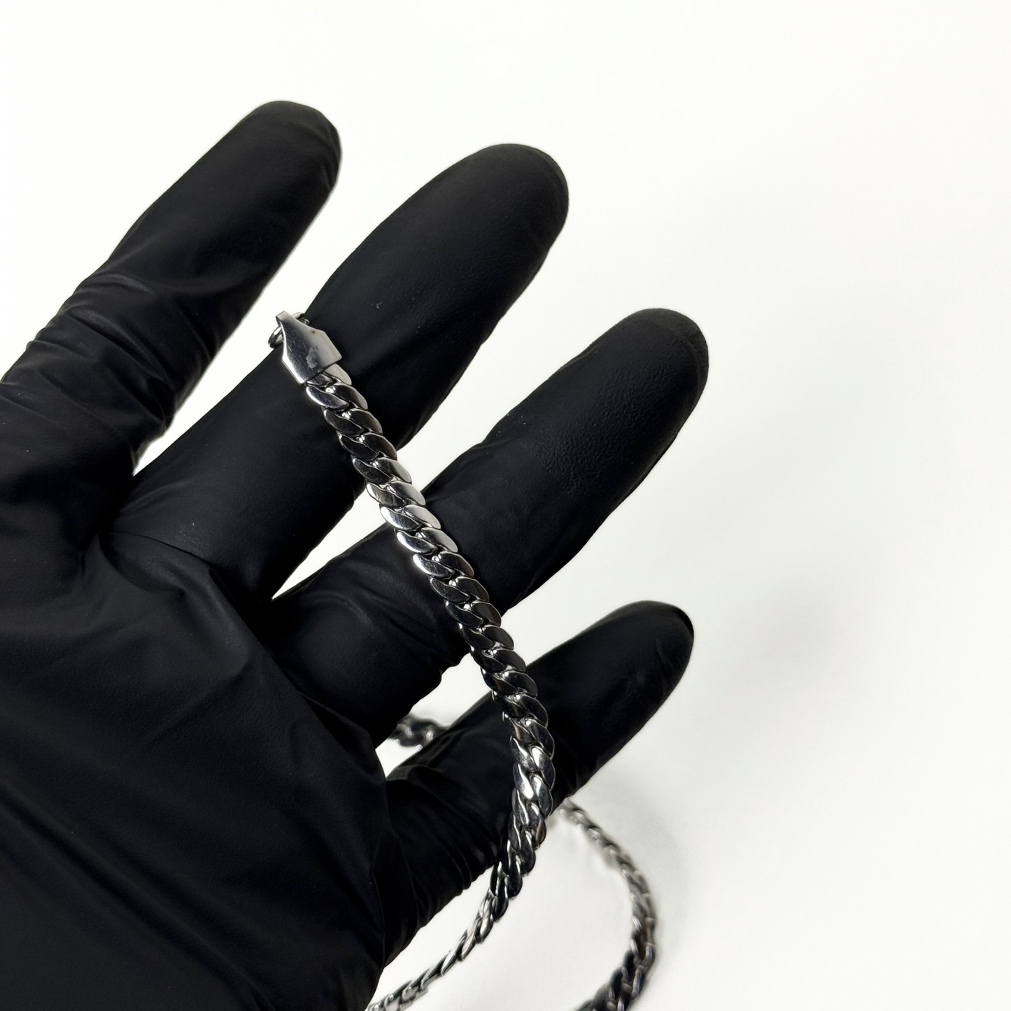 Round Stainless Steal Necklace With Free Delivery